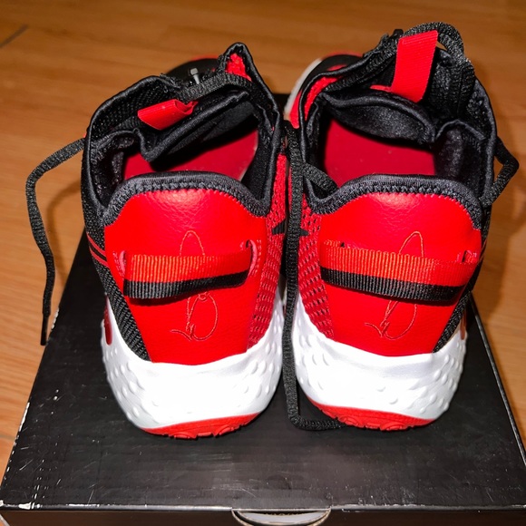 Nike - Picture 4 of 4